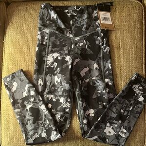 The North Face Womens S Black and Gray Camo Leggings